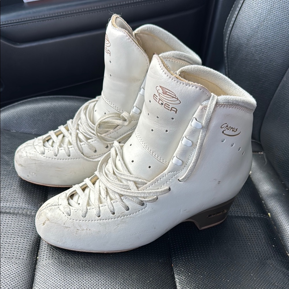 Eden Chorus Figure Skates